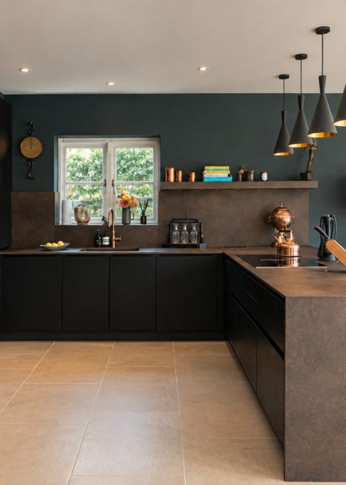 A Dark neoSLATE Kitchen in Henley-on-Thames