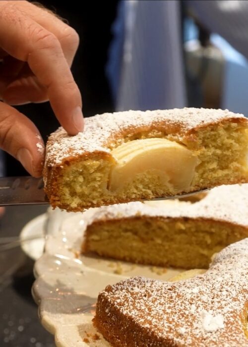 Warm Up This Winter with the Perfect Apple Sponge Cake